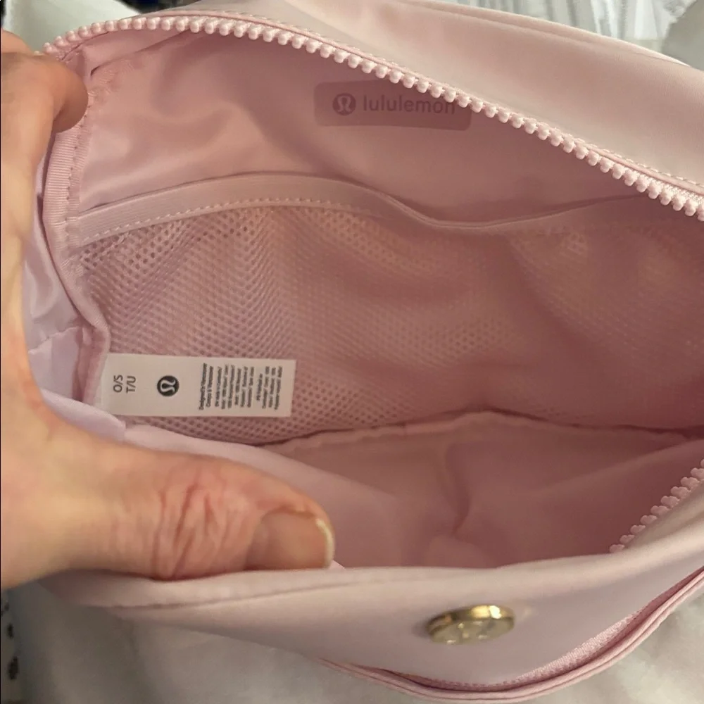 Lululemon 🆕 city essentials pouch 4L blissful pink with gold hardware